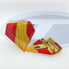 Ordensdreieck in der Farbe rot-goldgelb (Voder-/Rückansicht)