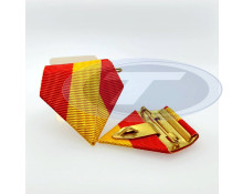 Ordensdreieck in der Farbe rot-goldgelb (Voder-/Rückansicht)